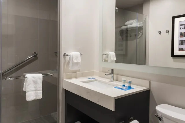 Guest Room, 2 Queen Beds, Den, Hyatt House Austin Downtown 3/3