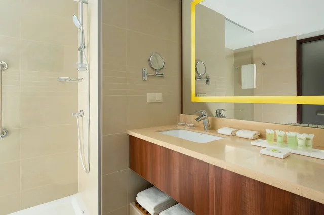 غرفة سوبيريور بسرير كينج بشرفة، Courtyard by Marriott Tashkent 5/6