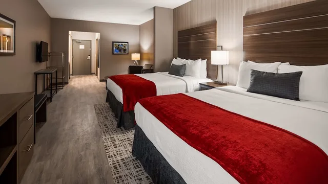 جناح بسريرين كوين مع أريكة، Best Western Plus At La Crescent Event Center 1/8