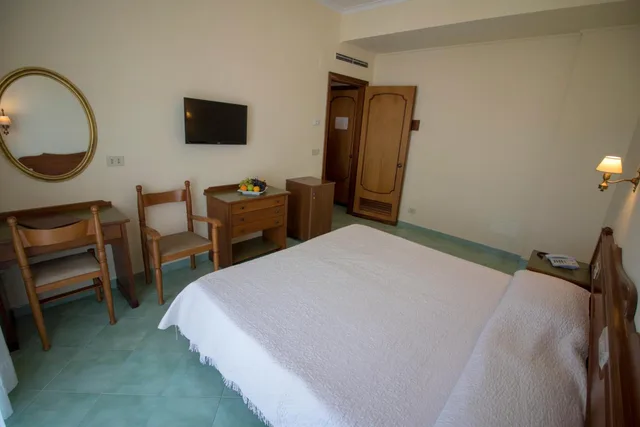غرفة بسرير مزدوج أو سريرين منفصلين، Hotel Terme Alexander 2/4