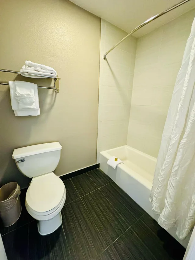 غرفة رباعية، Rodeway Inn Martinez, CA 5/6
