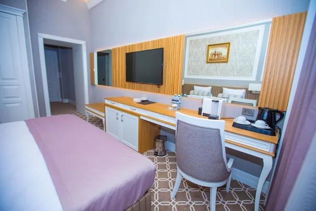 غرفة ديلوكس بسرير كينج بإطلالة على المدينة، Theatrum Hotel Baku 8/10