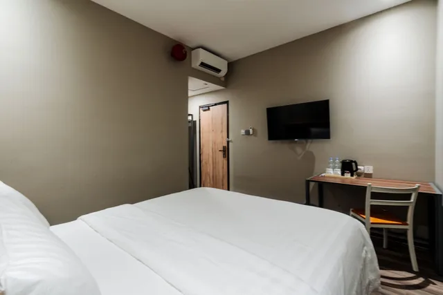 غرفة بسرير مزدوج، Stay Kertapati Hotel 1/3