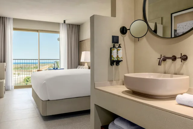 غرفة بسرير كينج بإطلالة على البحر، Amarello Hotel Praia Santo Andre, Tapestry Collection by Hilton 3/7
