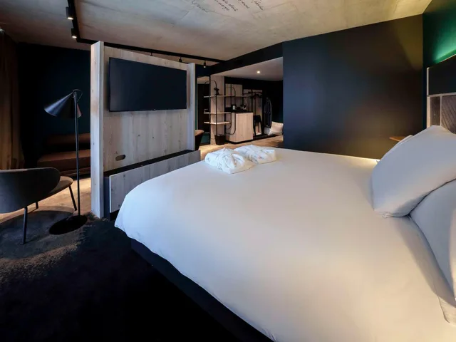 جناح جونيور بسرير كينج بمنطقة جلوس، Mercure Hotel Delemont 10/10