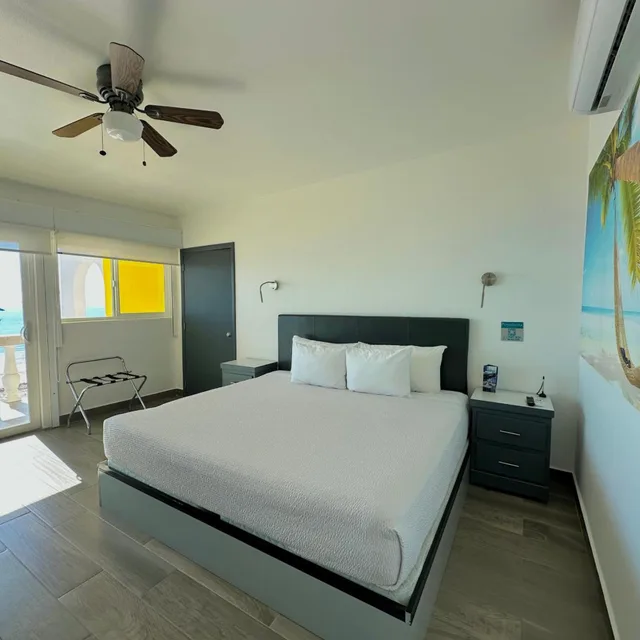 غرفة بسرير كينج بإطلالة على البحر، Playa Bonita Resort 1/7