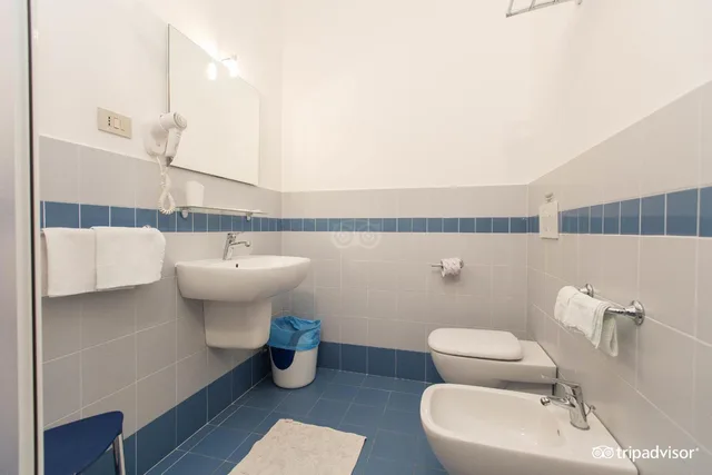 غرفة رباعية، Hotel Anna 5/7