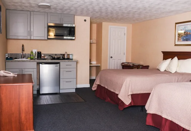 Efficiency, Suite, 2 Queen Beds, Pet Friendly، Ogunquit Hotel 5/10
