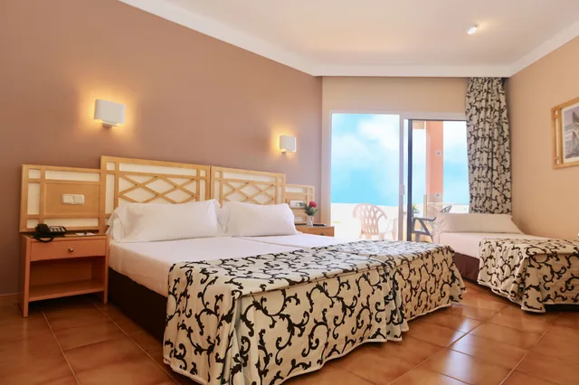 غرفة بسرير كينج بإطلالة على المسبح، Hotel Puerto Palace 2/10