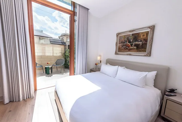 Tower, Standard, King Bed, Patio، La Colombe d Or 1/4