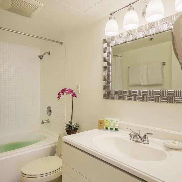 Harbor, Suite, Ocean or Ocean View، Aston at the Executive Centre Hotel 3/4