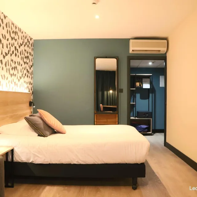 Superior, Triple, Univers Hotel 2/10