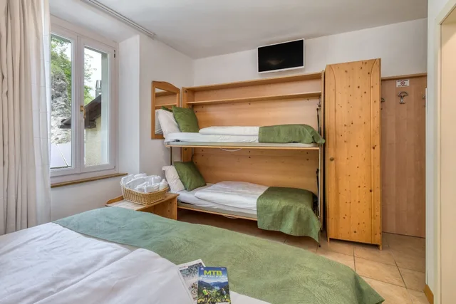 غرفة كلاسيكية رباعية بسرير كوين وسرير بطابقين، Albergo Alla Costa 4/4