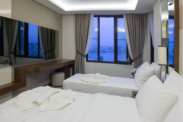 غرفة ديلوكس ثلاثية بسرير مزدوج وسرير فردي بإطلالة على البحر، The Biancho Hotel Pera 2/10