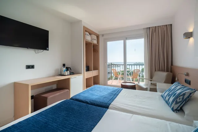 غرفة بسريرين منفصلين بإطلالة على البحر بشرفة، Thb Felip - Adults Only 5/9