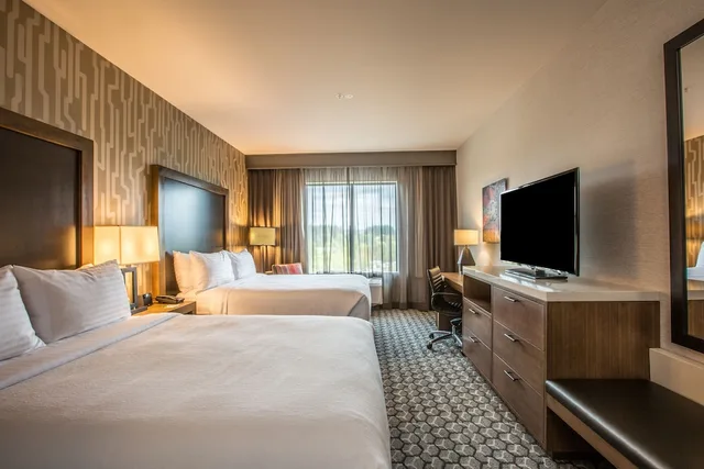 غرفة قياسية بسرير كوين، Holiday Inn Portland West Hillsboro 1/3