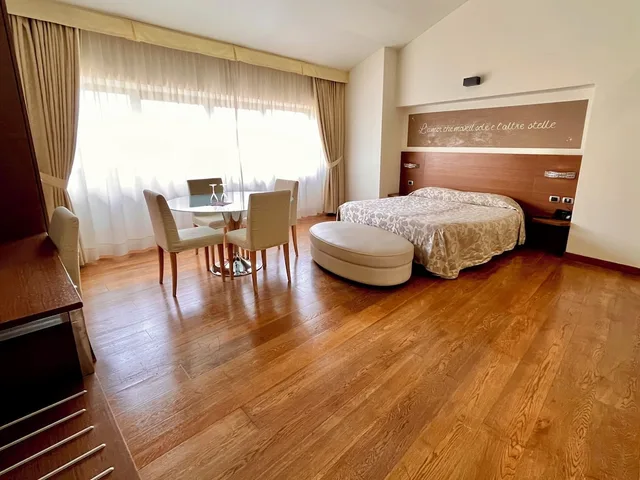 جناح ملكي بسرير كينج، Hotel Lovere Resort And Spa 2/3