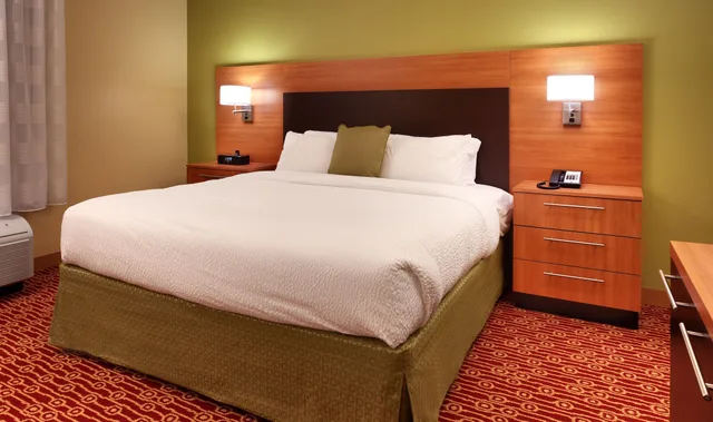 Studio, King Bed, Sofa, Towneplace Suites Vernal 3/6