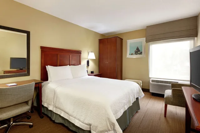 غرفة قياسية بسرير كوين لذوي الإعاقة، Hampton Inn Ft Lauderdale-Cypress Creek 3/7