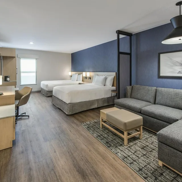 غرفة بسريرين كوين مع أريكة بحوض استحمام لذوي الإعاقة، Hyatt Place Newark - Main Street 1/2