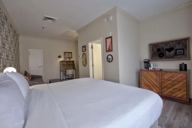 Suite, King Bed, Hotel Indigo New Orleans French Quarter 2/5