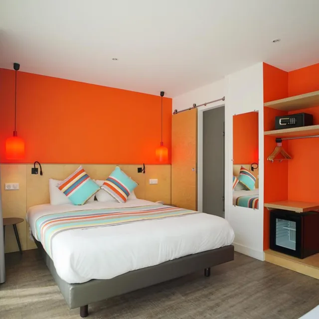 غرفة ثلاثية، Hotel La Regence 7/9