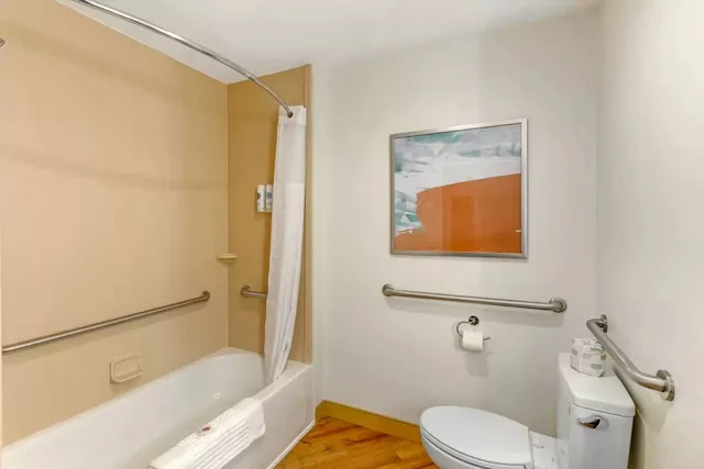 غرفة بسريرين كوين، Comfort Inn & Suites Verona at Turning Stone Resort Casino 2/2