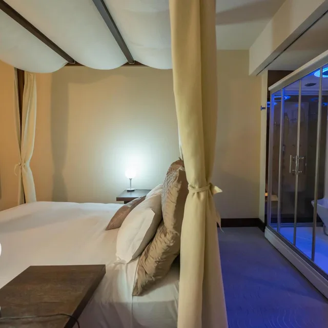 غرفة بريستيج بسرير مزدوج بإطلالة على البحر بجاكوزي، Main Palace Hotel 2/10