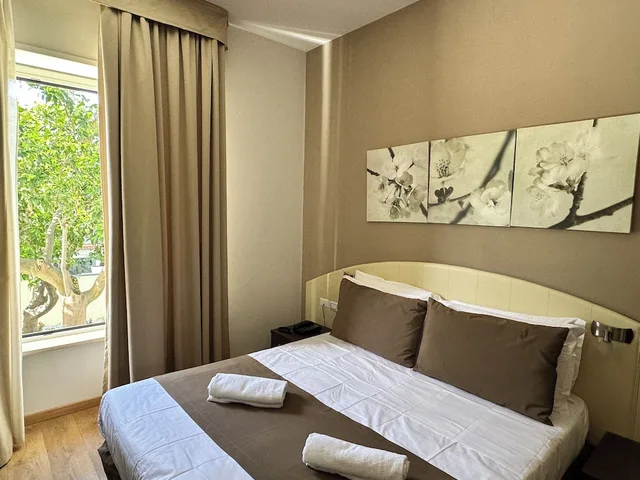 غرفة قياسية بسرير كوين، Hotel La Pergola Sorrento 3/4