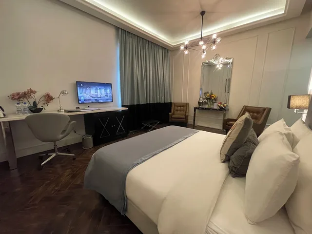 Deluxe, King Bed, The Nishat Hotel Gulberg Lahore 3/3