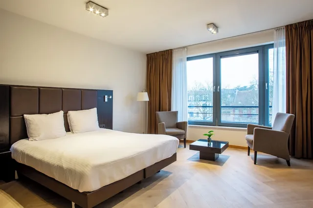 Deluxe, King Bed, Diamant Suites Brussels EU 3/9