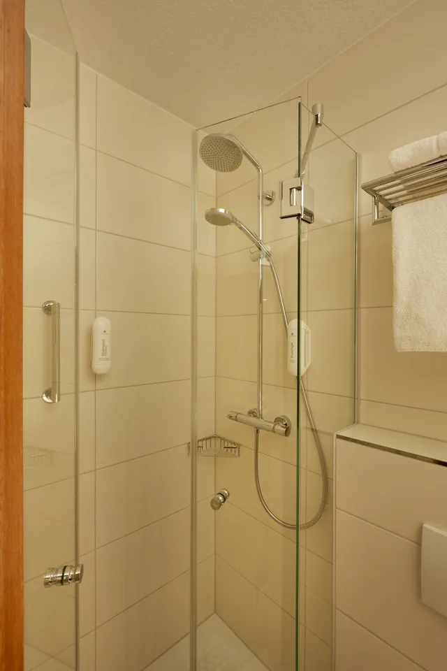 غرفة قياسية بسريرين منفصلين، H Hotel Nuremberg Ex Ramada Landhotel 7/8