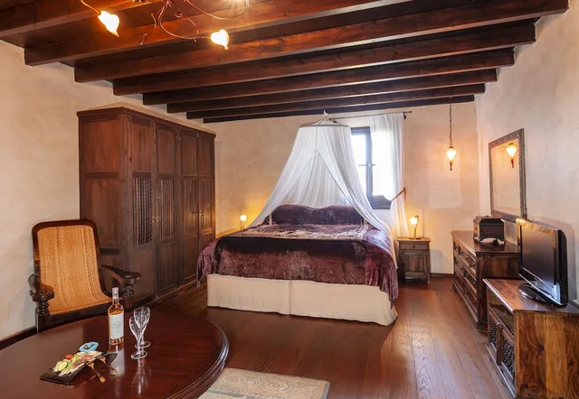 Grand, Master, Suite, King Bed، Spirit Of The Knights Boutique Hotel 1/3