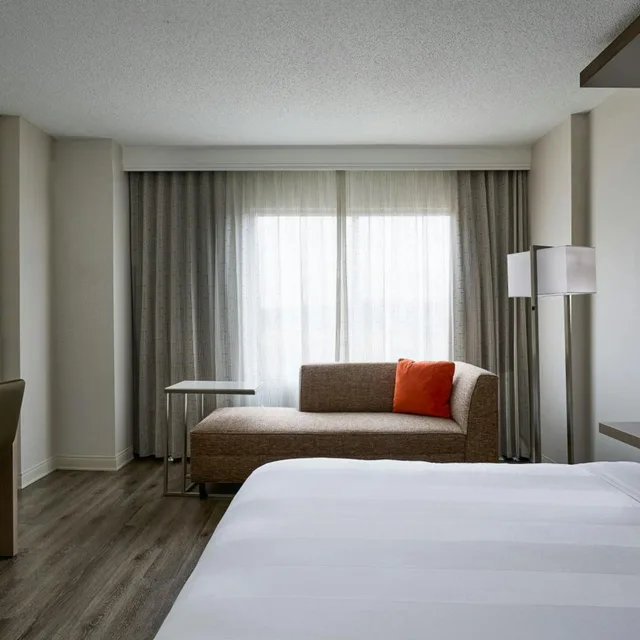 Room, King or Double Bed, Marriott Meadowview Conference Resort Convention Center 4/10