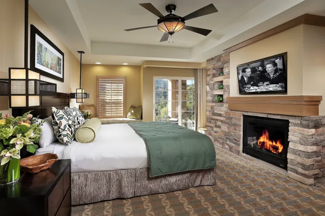 فيلا بسرير كينج وسرير كوين بإطلالة على الجبل بغرفتي نوم مع أريكة، Hyatt Vacation Club at the Welk, San Diego 1/2