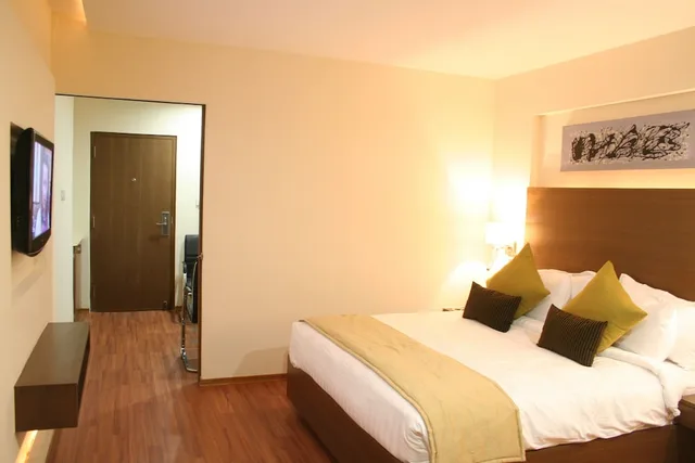 غرفة ديلوكس بسرير مزدوج، Grand Continent Secunderabad A Sarovar Portico Affiliate Hotel 1/5