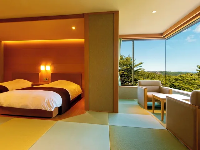 غرفة يابانية بسريرين منفصلين بإطلالة بحوض استحمام، Jodogahama Park Hotel 2/2