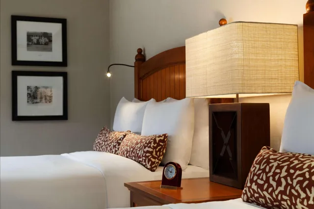 Premier, Deluxe, 2 Double Beds, Partial Lake View، Fairmont Jasper Park Lodge 1/3