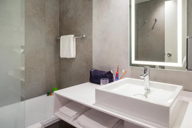 غرفة سوبيريور بسرير كوين مع أريكة، NOVOTEL LAUSANNE BUSSIGNY 9/10