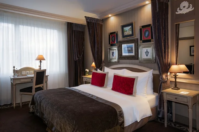 Standard (Classic Room), Royal Manotel 2/5