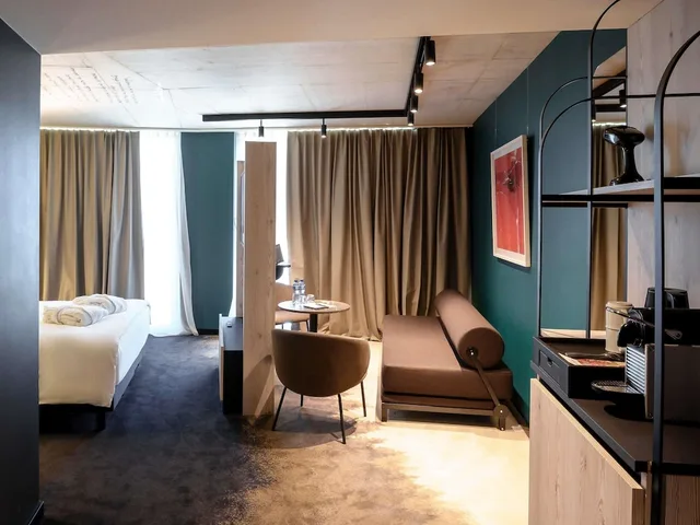 Lounge, Junior Suite, King Bed, Sofa، Mercure Hotel Delemont 6/9