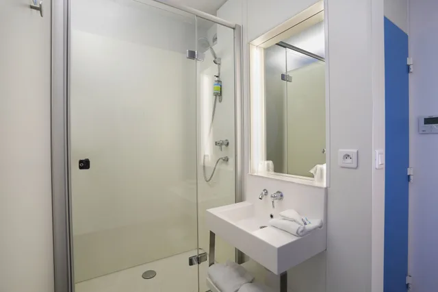 غرفة قياسية ثلاثية بسريرين منفصلين مع أريكة، First Inn Blois 2/3