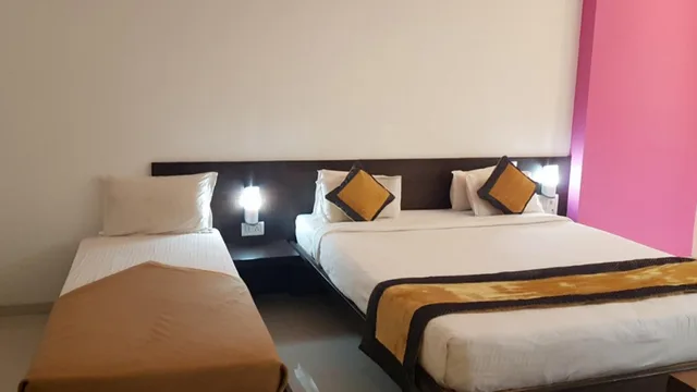 غرفة ديلوكس ثلاثية بسرير كينج وسرير فردي، Hotel Golden View 2/2