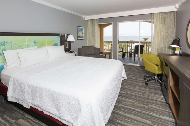 Room, King Bed, Beach Side, Jetted Tub، HAMPTON INN ST. AUGUSTINE BEACH 1/10