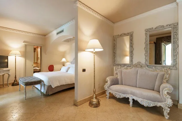 جناح بسرير كوين بشرفة، Romano Palace 6/10
