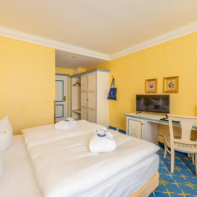 غرفة بسرير مزدوج بإطلالة على المدينة، Rugard Thermal Strandhotel 4/8