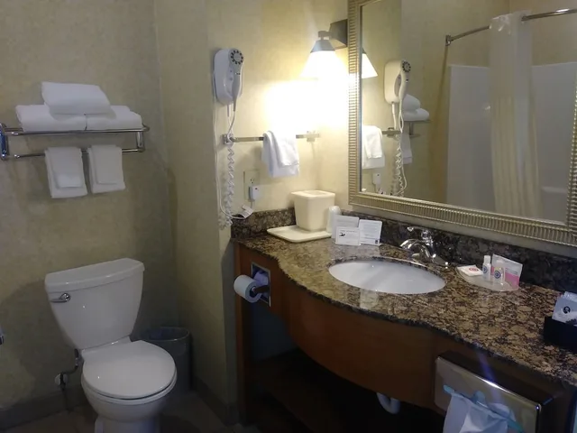 جناح بسرير كينج مع أريكة، Comfort Suites South Point Huntington 7/8