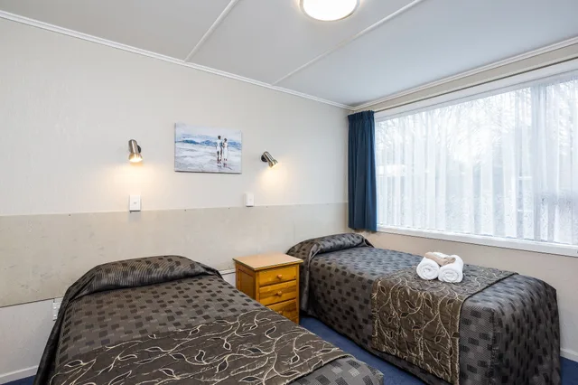 غرفة بزنس بسرير كوين وسرير فردي بغرفة نوم واحدة، Comfort Inn Tayesta 3/6