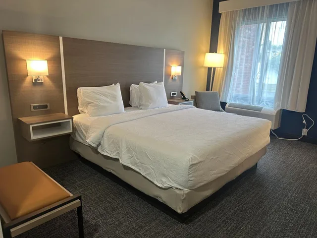 غرفة بسرير كينج بحوض استحمام لذوي الإعاقة، Spark by Hilton Catoosa Tulsa 8/10