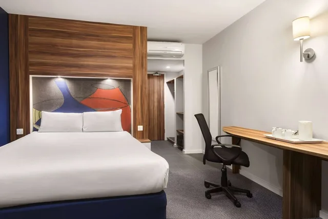 Executive, Double Bed, Ramada by Wyndham London Stansted Airport 6/7